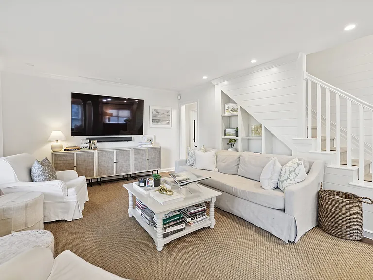 2325 Pine Grove Dr NW — Photo 4