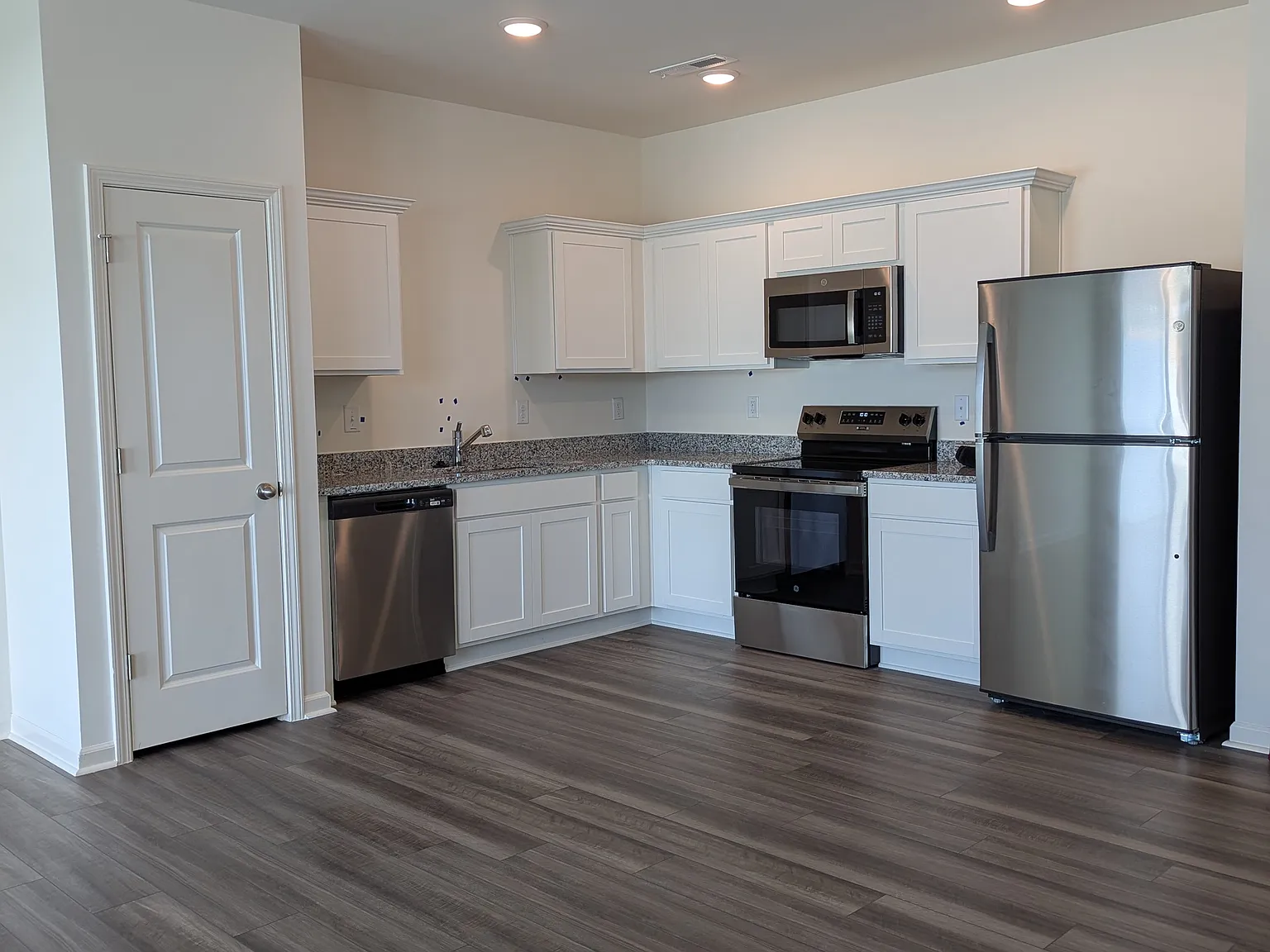3 bed, 1386 sqft, $1,725 — Photo 2