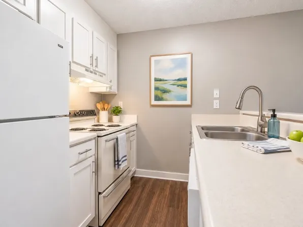 1022 West Apartment Homes