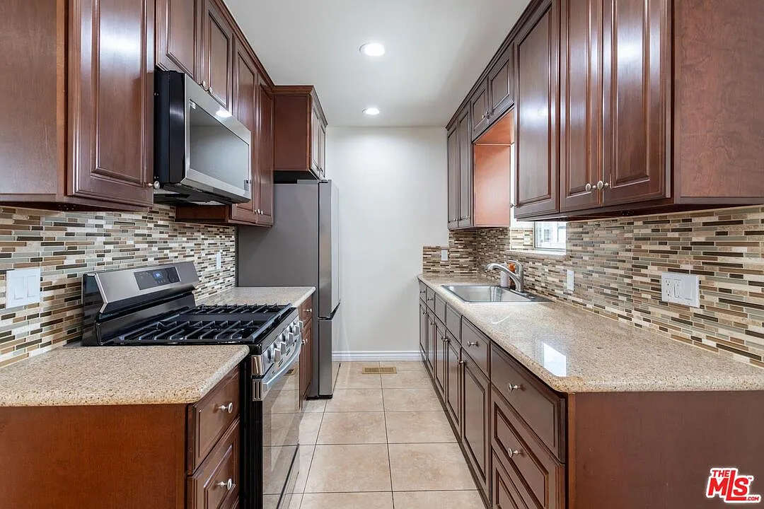 2 bed, 1.0 bath, $2,950 — Photo 4