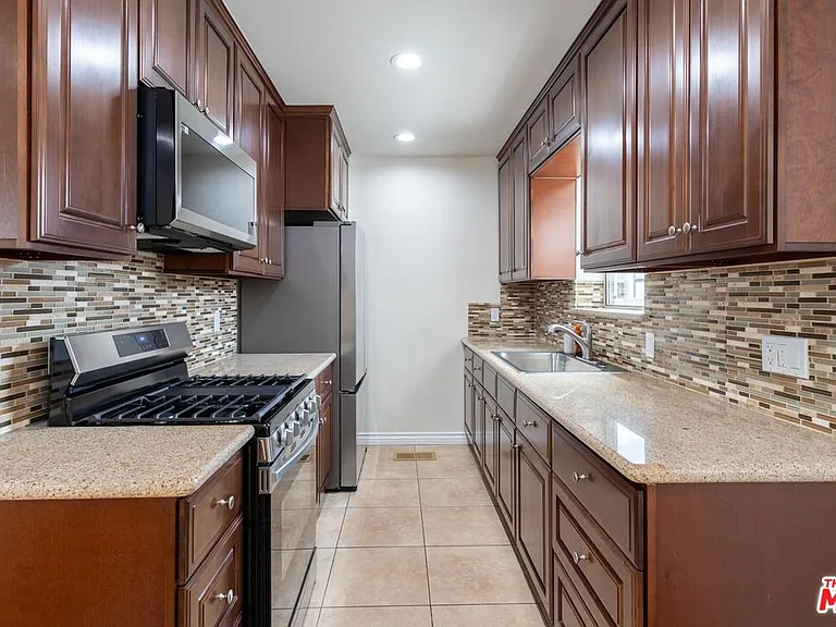 200 W Palmer Ave #C — Photo 4