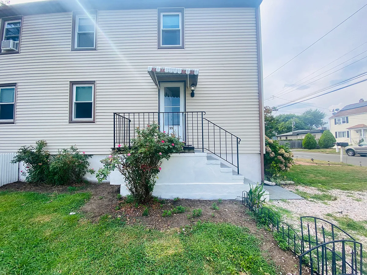 Building Photo - 35 Harding Ave #35