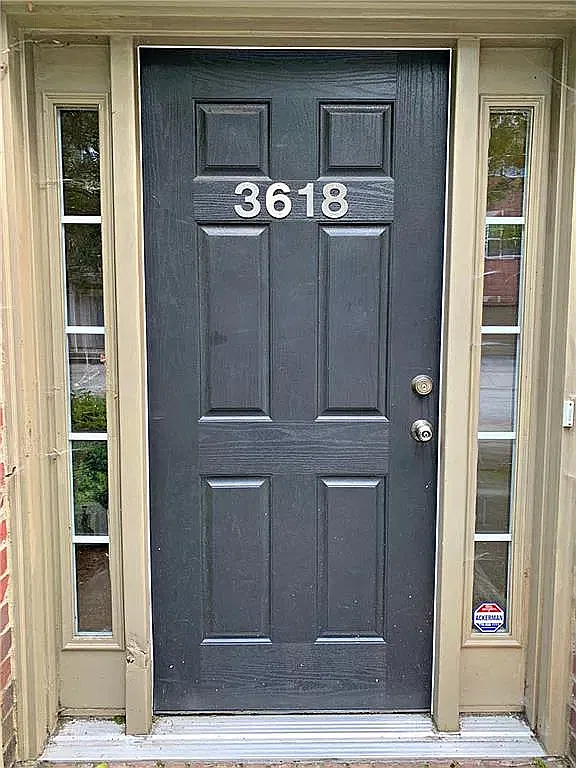 4 bed, 1496 sqft, $2,239 — Photo 2