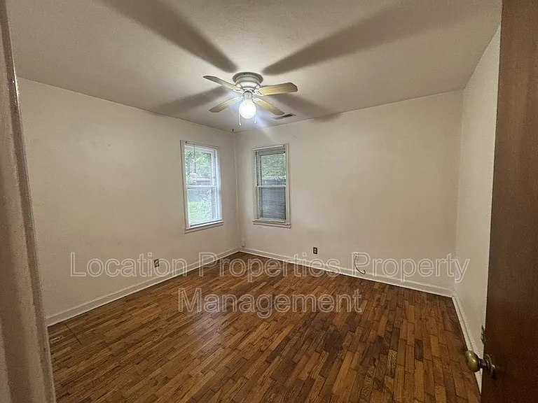 326 E 19th St — Photo 7