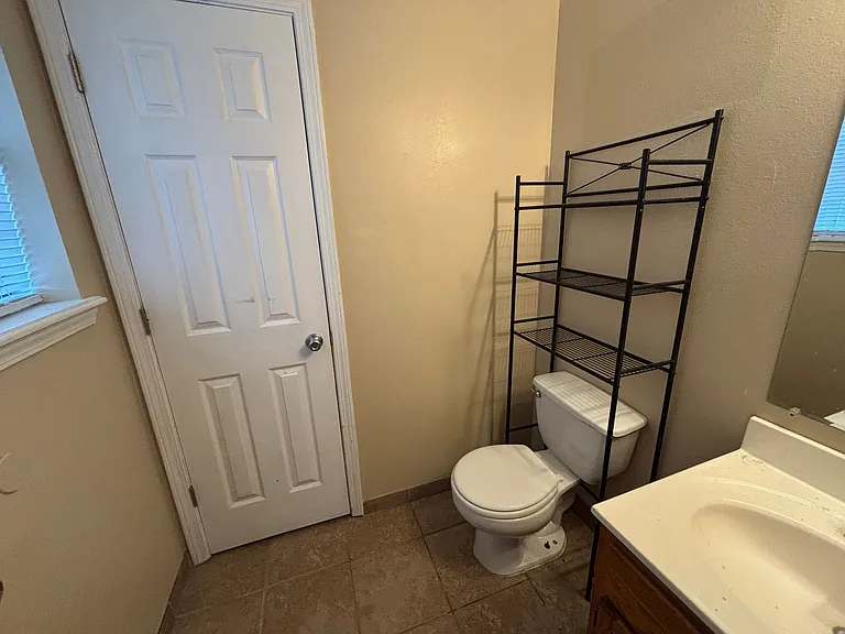 72 Crystal Dr — Photo 7