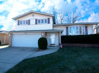 81 Ambleside Rd, Des Plaines, IL 60016