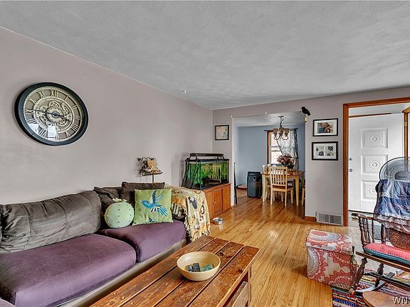 4th image of 160 Parkhurst Blvd