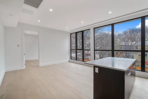 Sold by Daniel Gale Sotheby's International Realty | media 29