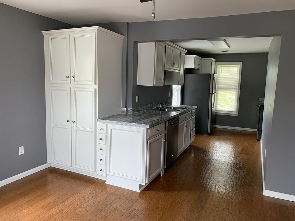 1st image of 529 Corunna Ave #3