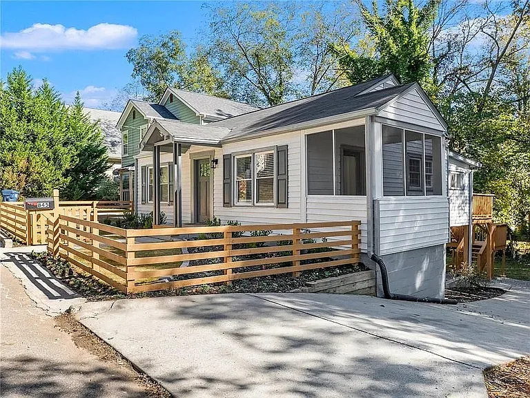 845 Oak St NW — Photo 7