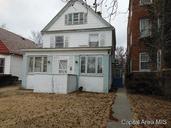 2nd image of 123 S Grand Ave W