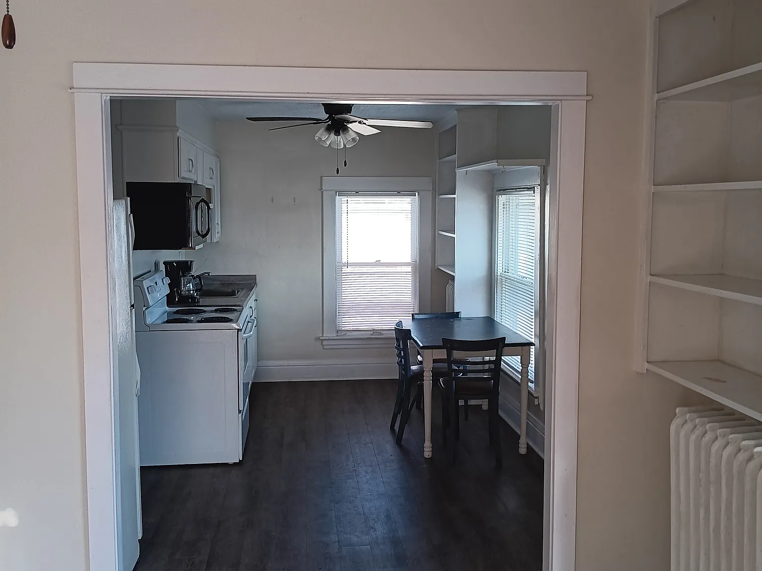2 bed, 1000 sqft, $1,350 — Photo 2