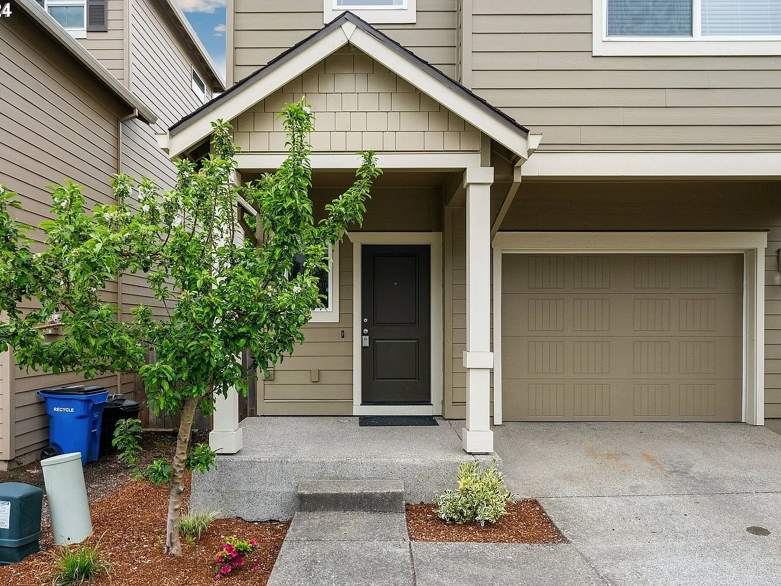 4 bed, 1645 sqft, $2,695 — Photo 2