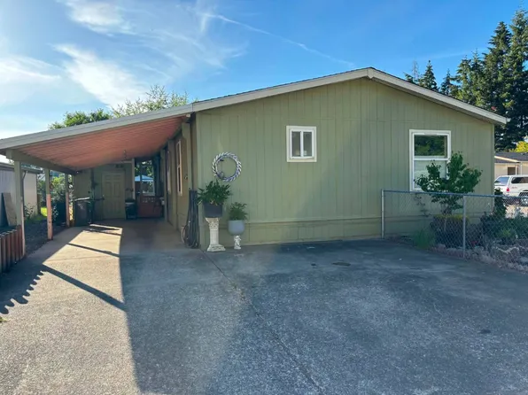 3957 Pacific Cir #36, Hubbard, OR 97032