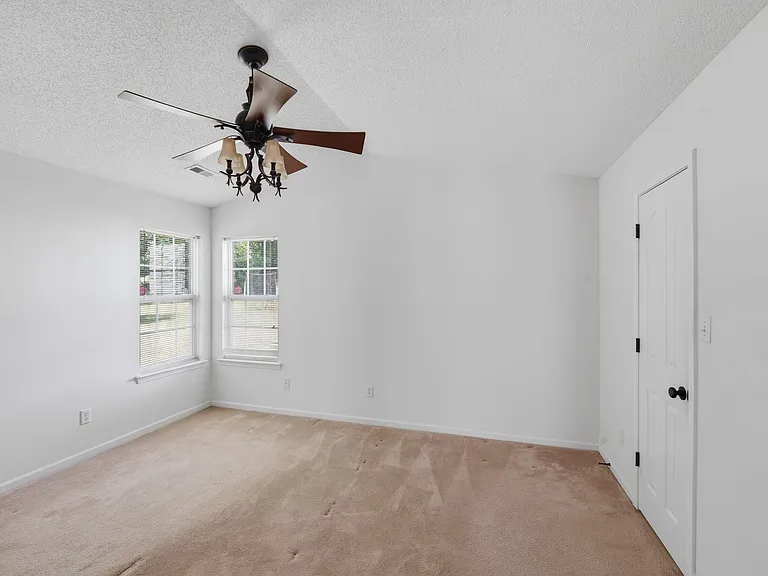 9740 Veronica Dr — Photo 10