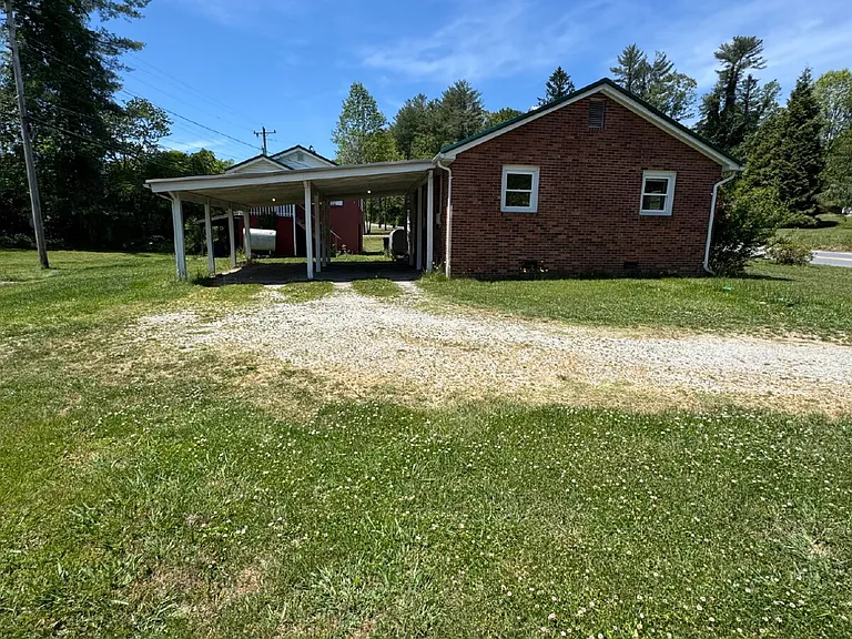 1810 Willow Rd — Photo 2