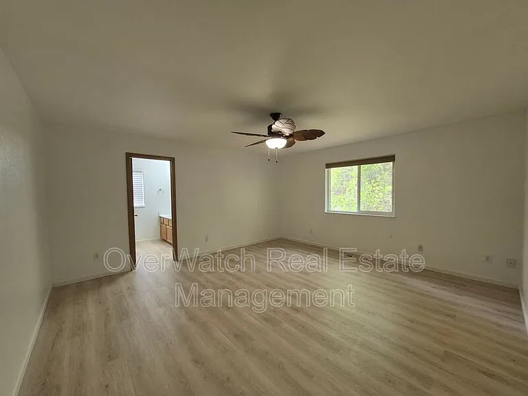 7021 Howard Ave — Photo 17