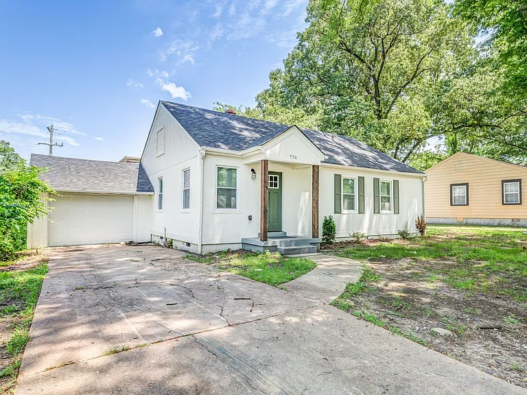 774 Frayser Dr — Photo 2