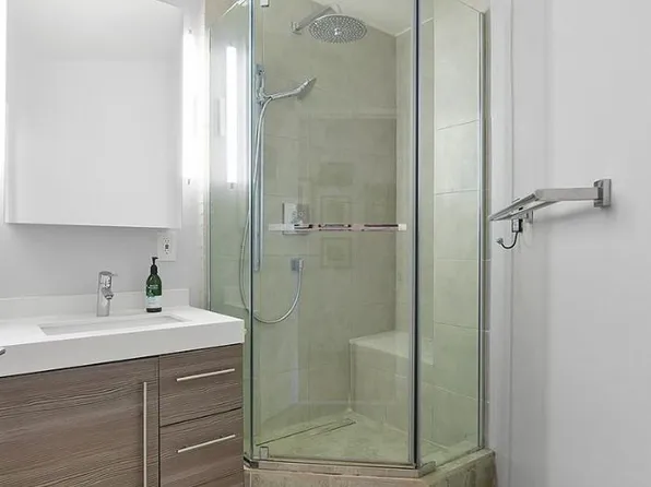 330 East 38th Street image 13 of 24