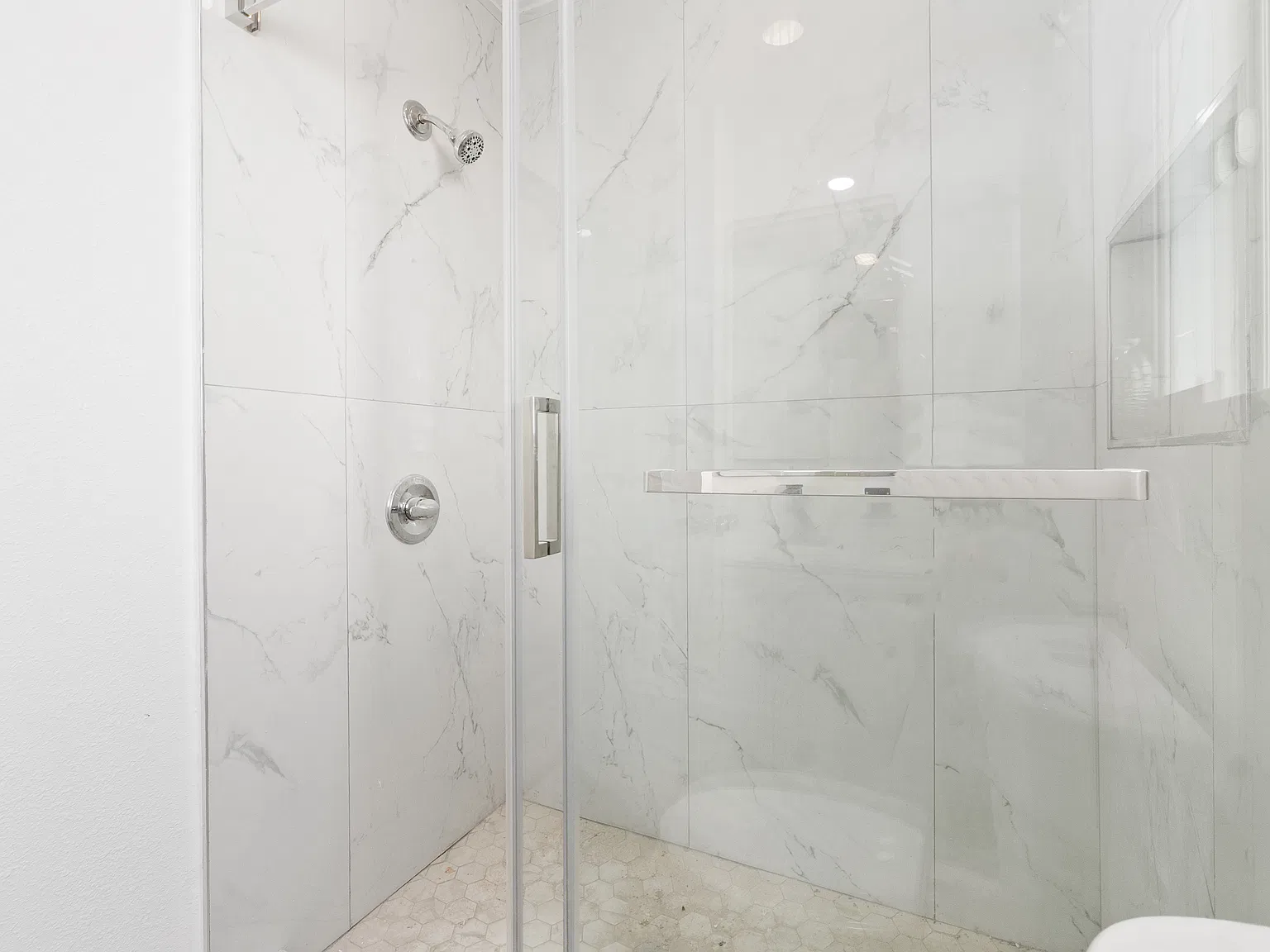 Studio, 327 sqft, $1,500 — Photo 2