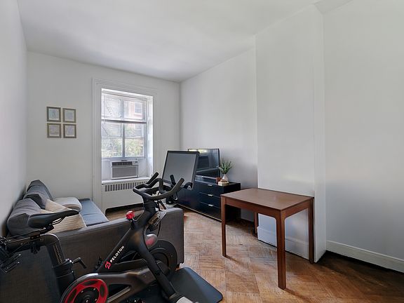 2nd image of 139 Montague St APT 3R