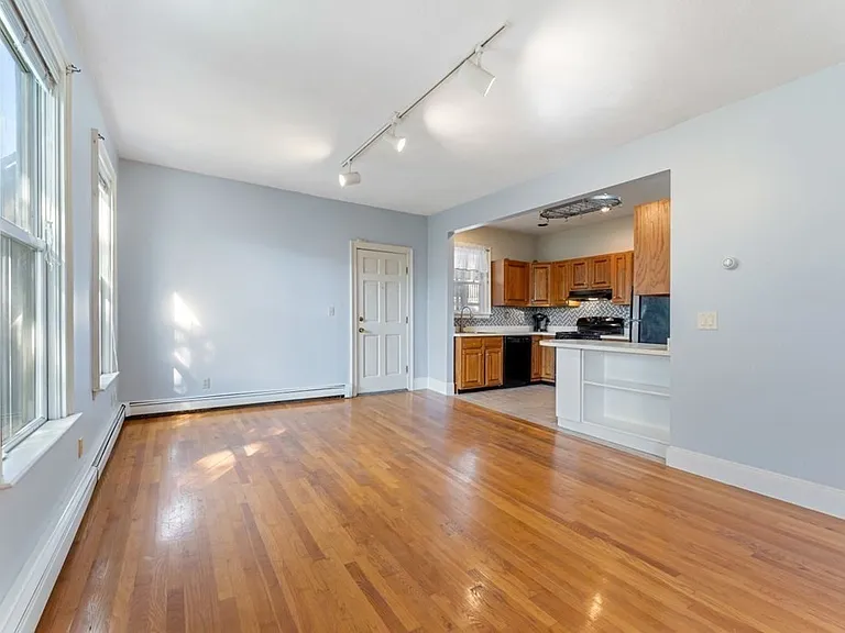 42-44 Woodlawn St #5 — Photo 4
