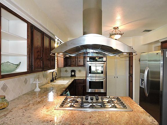 3rd image of 1803 Roanwood Dr