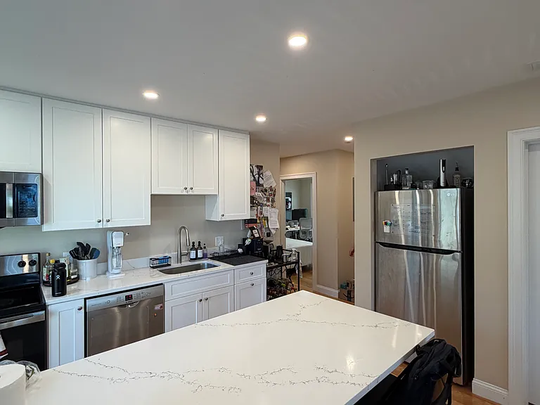 62-64 Waverly St #2 — Photo 5