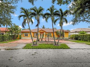 9120 NW 162nd Ter, Miami Lakes, FL 33018