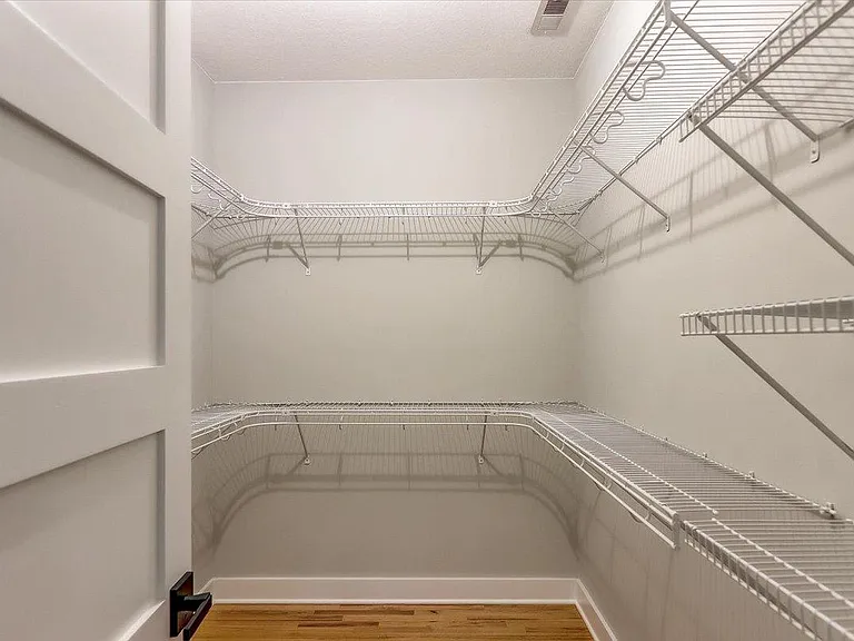 11 Oakhaven Ter — Photo 33