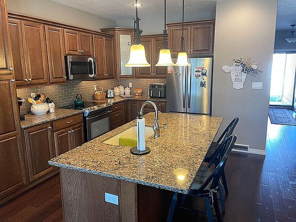 5th image of 22 Bluestem Dr