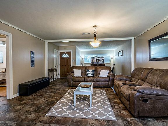 3rd image of 2707 Dewberry Ln