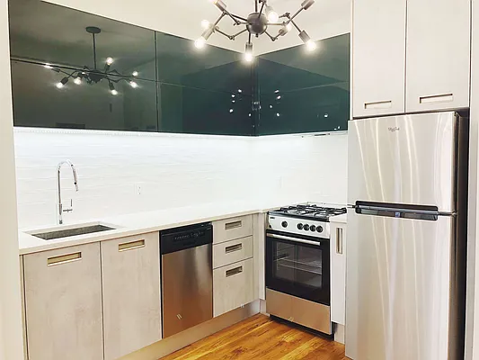 Rented by Manhattan Management LLC | media 21