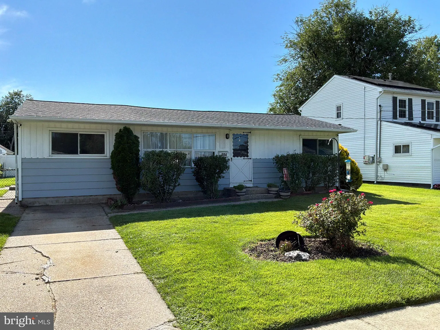 3 bed, 1.0 bath, 1134 sqft, $2,400 — Photo 3