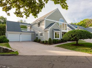 11 Barnes Rd W, Stamford, CT 06902