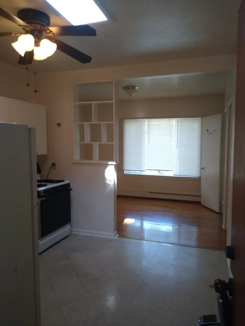 2 Bedroom Apartment in Manitou Springs — Photo 3