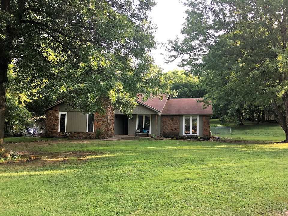 Font, large yard and trees