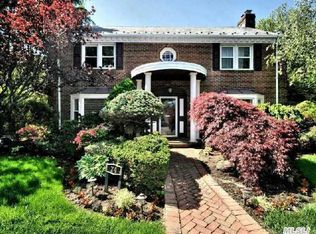 74 Salem Rd, Rockville Centre, NY 11570