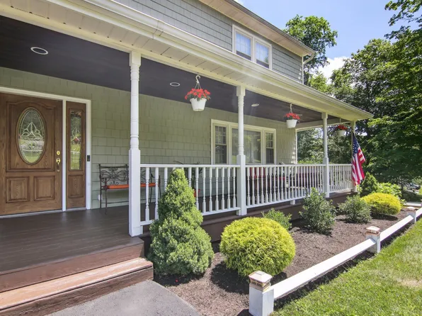 17 Eastview Drive, New Fairfield, CT 06812