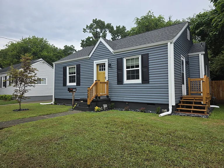 428 Gladstone Rd — Photo 2