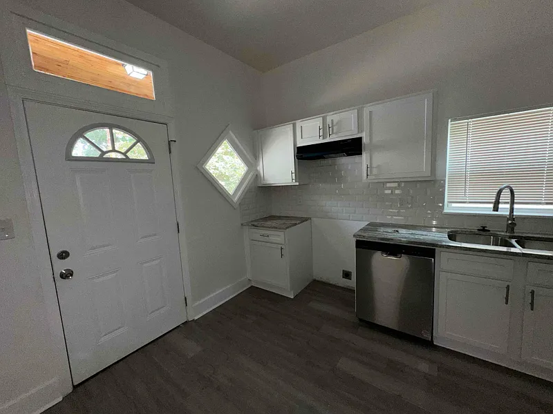 939 Seattle Street — Photo 4