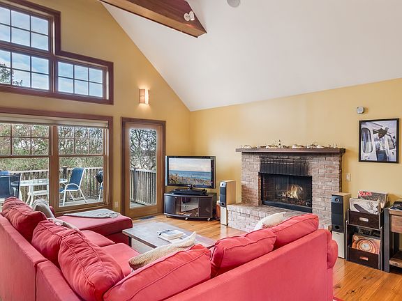 4th image of 28 S Geneva Ct