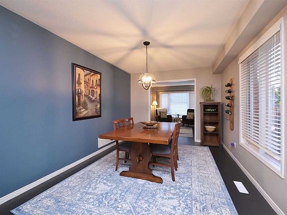 5th image of 308 Dogwood St