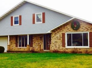 1921 Mac Ln, Green Bay, WI 54311