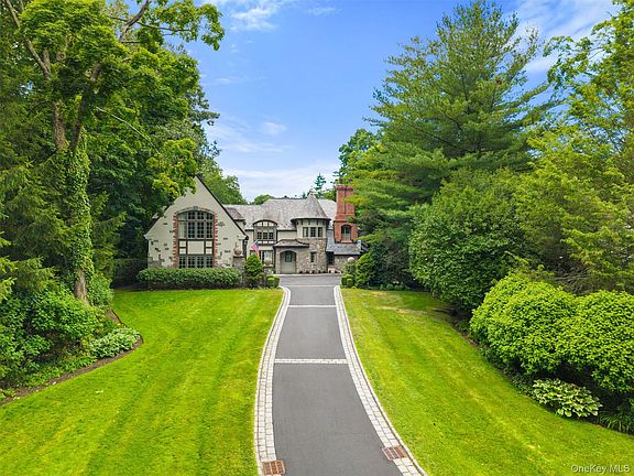 2nd image of 10 Broadmoor Road