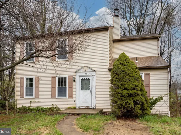 99 Glouchester Ct, Downingtown, PA 19335