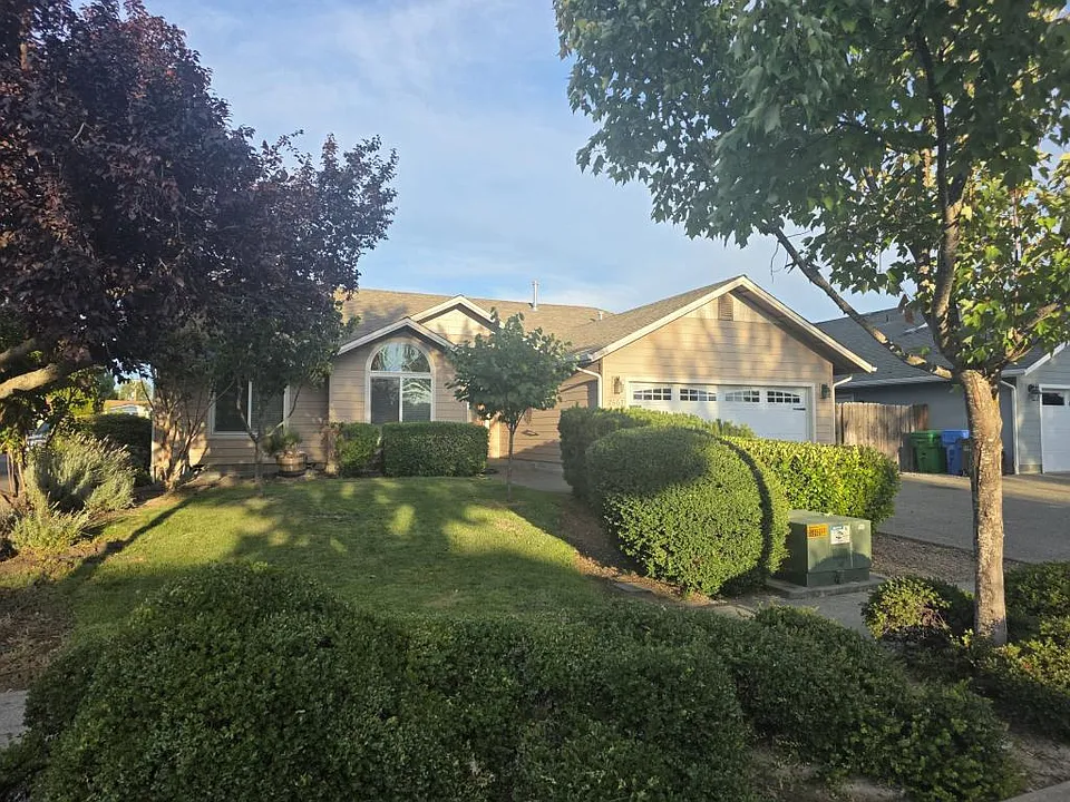 2667 Esther Ln