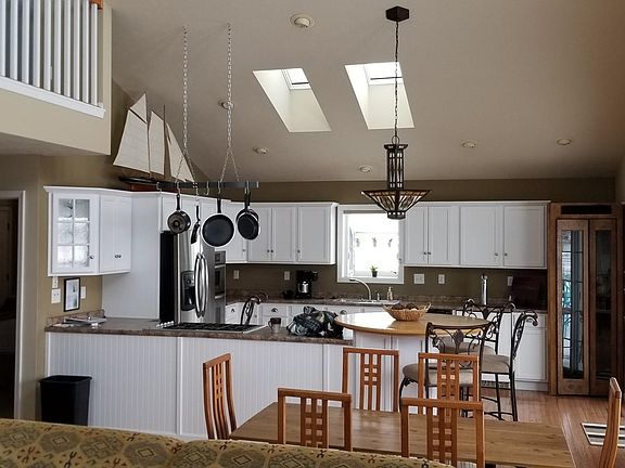 3rd image of 439 Island Pointe Dr