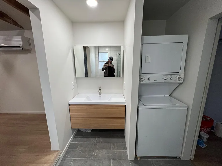 343 Stewart St #1/2 — Photo 9