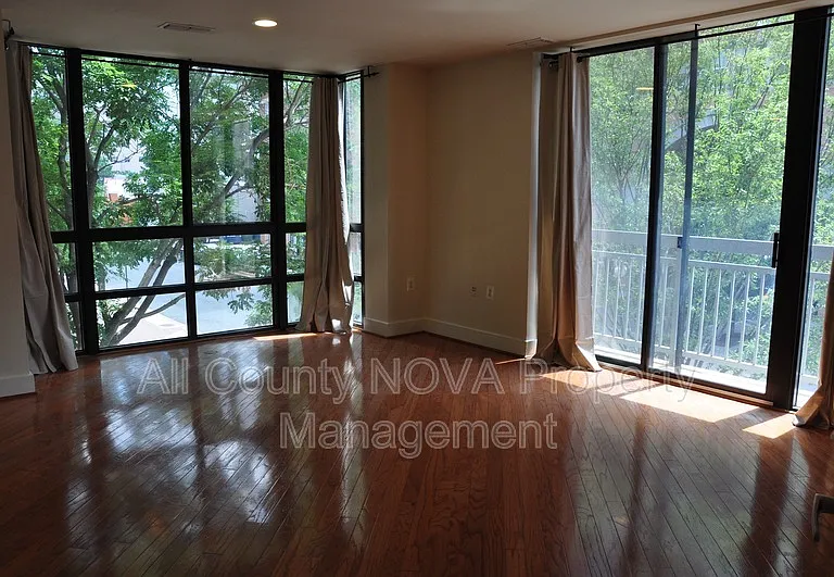 1200 N Hartford St #212 — Photo 5